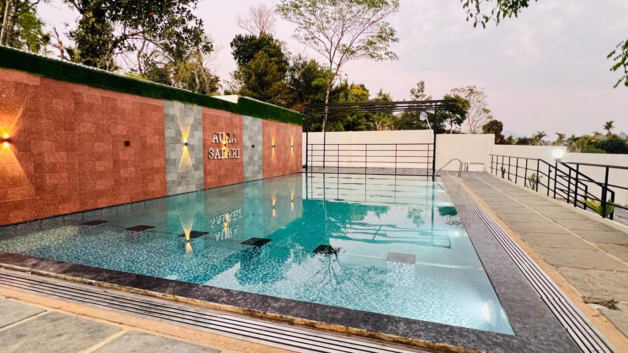 Aura Safari Hotel Vaduvanchal Exterior photo
