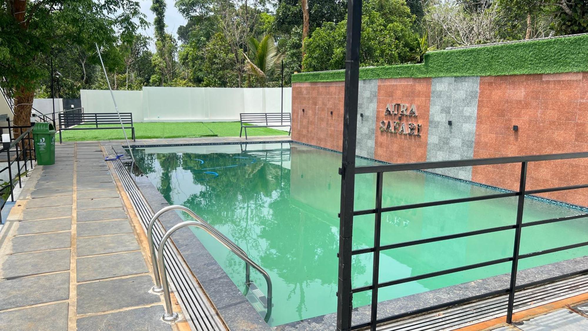 Aura Safari Hotel Vaduvanchal Exterior photo